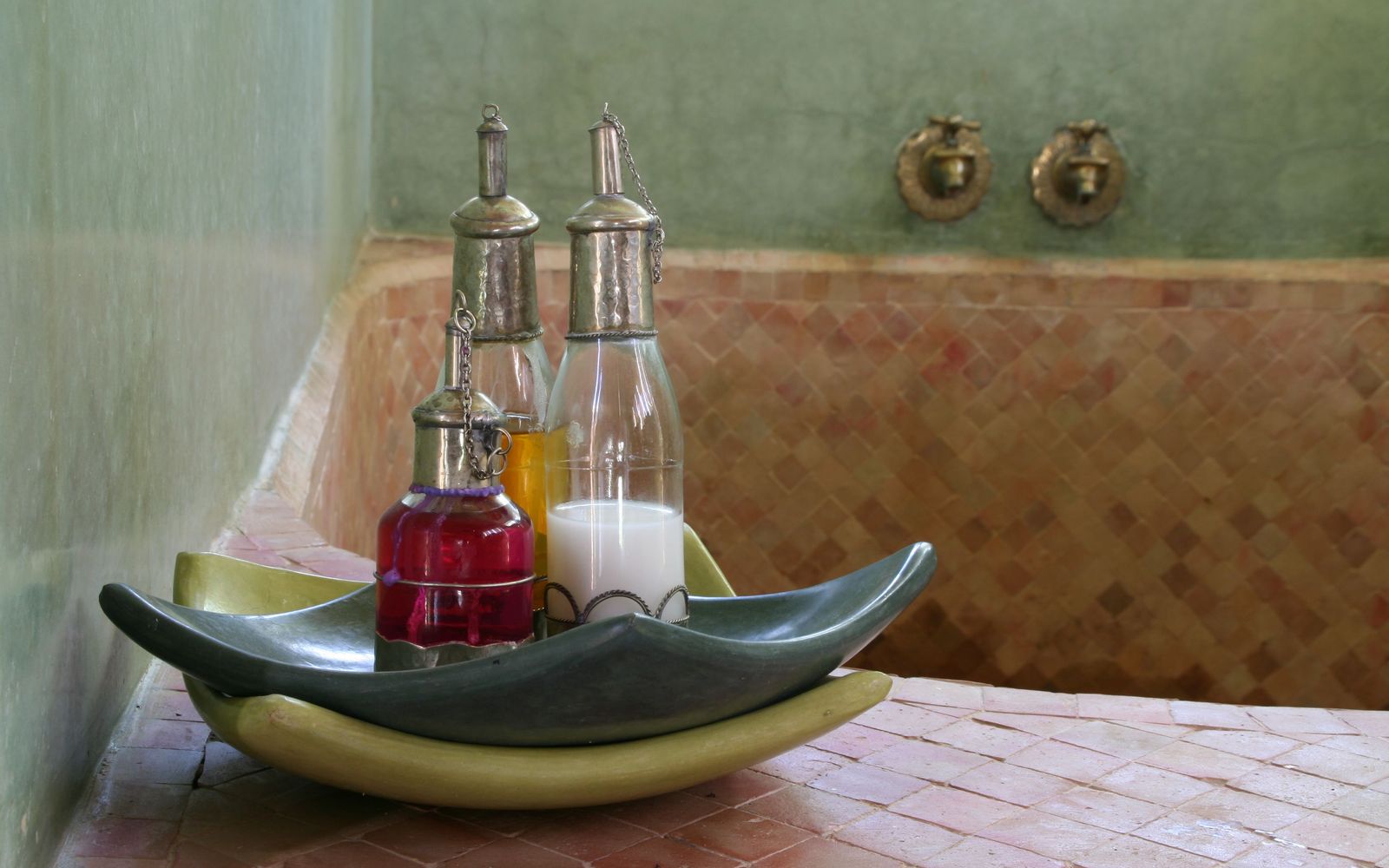 Salle de hammam, vapeur et marbre